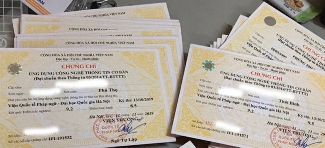 Cắt giảm văn bằng, chứng chỉ: Giảm tiêu cực cho xã hội
